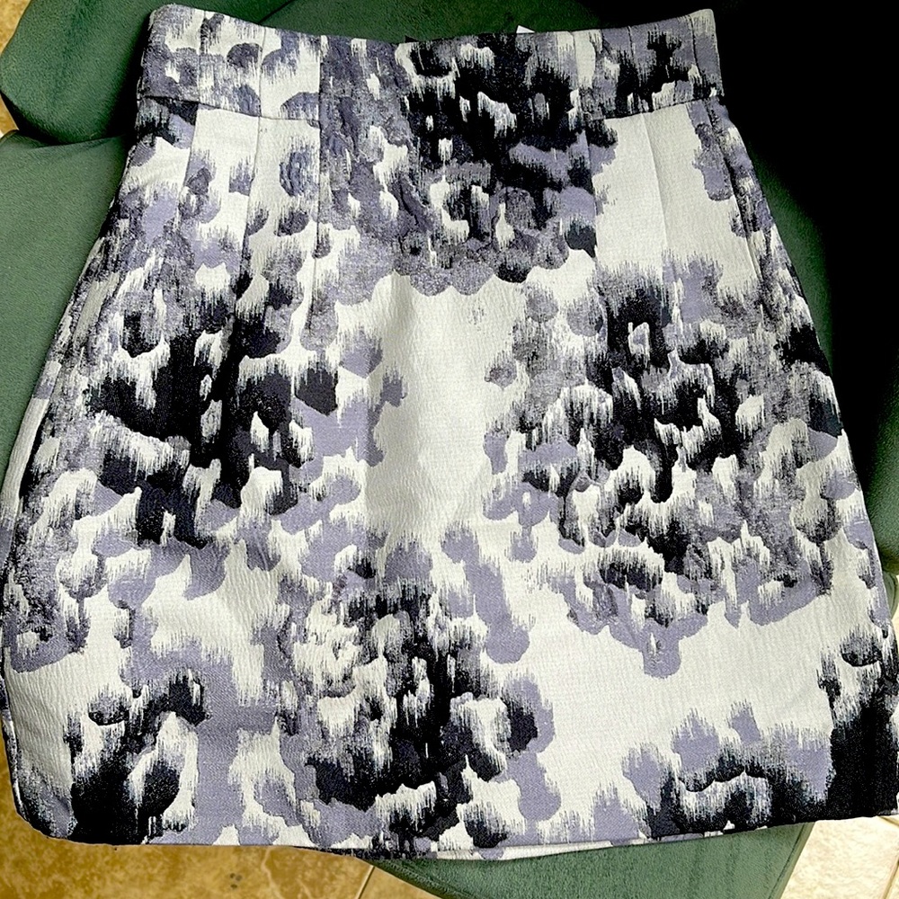 🎉 2/$15🎉 H&M mini skirt Size 2